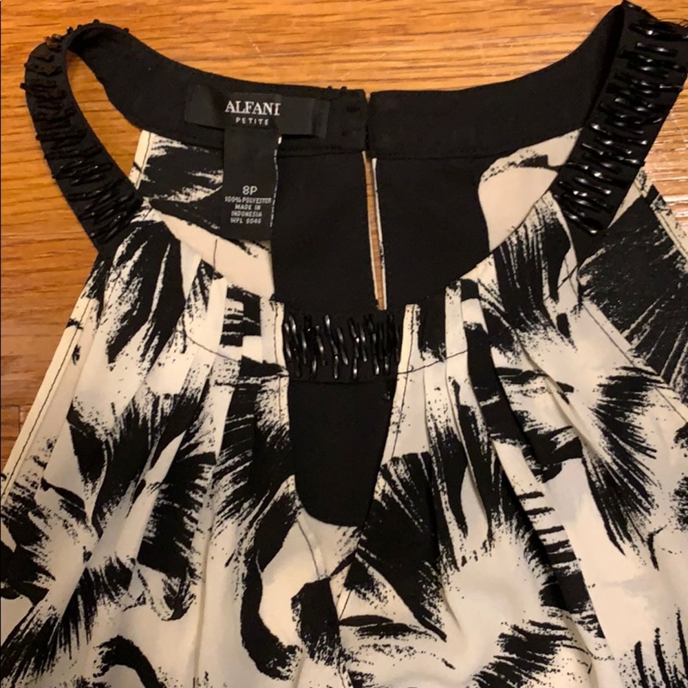 Fun blouse. - Picture 2 of 4